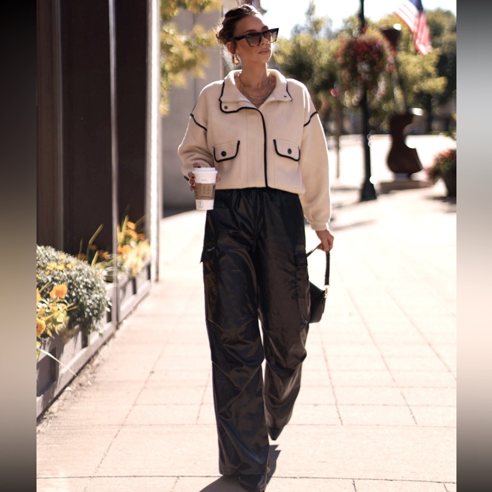 Wildly Chic Cargo Pants - S / Black